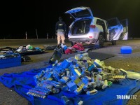 PRF apreende grande quantidade de anabolizantes escondida em fundos falsos de carro de luxo em Céu Azul