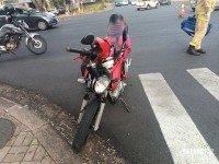 Motociclista é socorrido pelo Siate após colisão no Jardim América