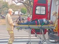 Motociclista é socorrido pelo Siate após colisão no Jardim América