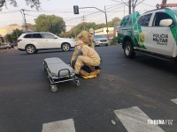 Motociclista é socorrido pelo Siate após colisão no Jardim América