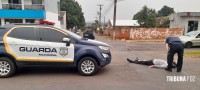 Motociclista é socorrido pelo Siate após colisão entre duas motos na Av. Javier Koelbel