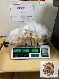 Policia Federal prende paraguaio com cinco tabletes de cocaína no aeroporto de Foz do Iguaçu