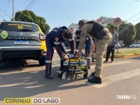 Rapaz em surto é contido após atacar pedestres e danificar veículo no centro de Santa Helena