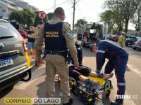 Rapaz em surto é contido após atacar pedestres e danificar veículo no centro de Santa Helena