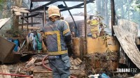 Bombeiros são acionados após incêndio a residência na Favela do Cemitério