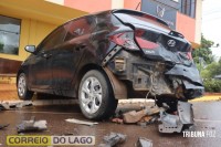 Motorista de aplicativo colide veículo em HB20 estacionado e foge do local em Santa Helena