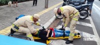 Siate socorre vítima de queda de moto no centro de Foz do Iguaçu