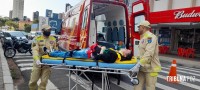 Siate socorre vítima de queda de moto no centro de Foz do Iguaçu