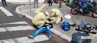 Siate socorre vítima de queda de moto no centro de Foz do Iguaçu