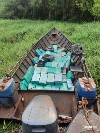 Policia Federal aprende embarcação contendo mais de 1.225,6 Kg de maconha no Lago de Itaipu