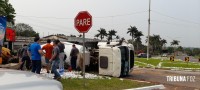 Caminhão Betoneira carregada de concreto tomba no trevo do Shopping Catuaí