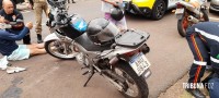 SAMU socorre três pessoas após colisão traseira entre duas motos na Vila Maracanã