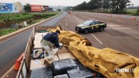 PRF apreende caminhão com milhares de cigarros eletrônicos em São Miguel do Iguaçu