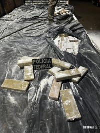 Policia Federal prende motorista transportando mais de 1,7 tonelada de maconha em fundo falso