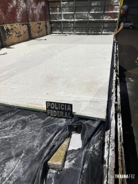 Policia Federal prende motorista transportando mais de 1,7 tonelada de maconha em fundo falso