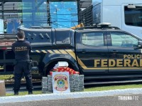 Policia Federal prende dois indivíduos em um caminhão transportando 107 Kg de cocaína e mercadorias contrabandeadas