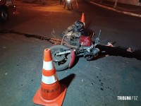 Motociclista de 18 anos fica gravemente ferida após colisão no Bairro Campos do Iguaçu