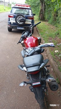 Guarda Municipal apreende moto furtada escondida em matagal na Vila Maracanã