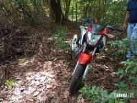 Guarda Municipal apreende moto furtada escondida em matagal na Vila Maracanã