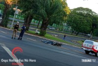 Motociclista de 19 anos morre após acidente na Av. Paraná, cruzamento com a Av. Costa e Silva