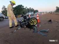 Motociclista fica gravemente ferido após colisão na Av. das Cataratas