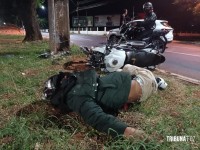 Soldado do Exército morre após colidir moto contra um poste na Av. JK 