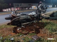 Soldado do Exército morre após colidir moto contra um poste na Av. JK 