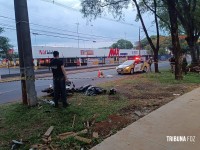 Soldado do Exército morre após colidir moto contra um poste na Av. JK 