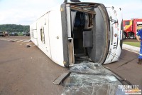 Acidente entre ônibus e carro deixa um morto e vários feridos em itaipulândia 