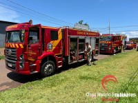 Incêndio em transportadora na BR-277 mobiliza o Corpo de Bombeiros de Foz do Iguaçu 