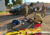 Dupla em motocicleta colide com carro durante fuga do BPFRON em Foz do Iguaçu 