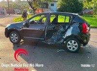 Dupla em motocicleta colide com carro durante fuga do BPFRON em Foz do Iguaçu 