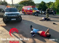 Dupla em motocicleta colide com carro durante fuga do BPFRON em Foz do Iguaçu 