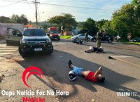 Dupla em motocicleta colide com carro durante fuga do BPFRON em Foz do Iguaçu 