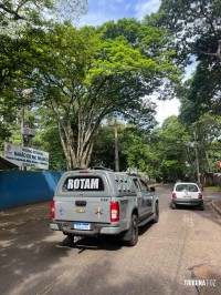 Militares da ROTAM recuperam carro furtado no Shopping Cataratas JL
