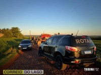 Motorista fica encarcerado na cabine após tombamento de caminhão no interior de Santa Helena