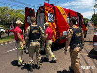 Siate socorre pai e filho após veículo colidir contra um poste na Vila A