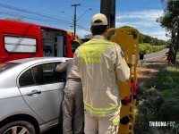 Siate socorre pai e filho após veículo colidir contra um poste na Vila A