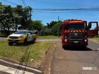 Siate socorre pai e filho após veículo colidir contra um poste na Vila A