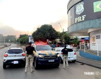 PRF recupera dois carro roubados e prende dois motoristas na Ponte da Amizade