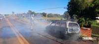 Condutor abandona veículo em chamas na Av. das Cataratas