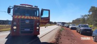 Condutor abandona veículo em chamas na Av. das Cataratas