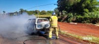 Condutor abandona veículo em chamas na Av. das Cataratas