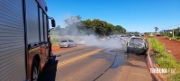 Condutor abandona veículo em chamas na Av. das Cataratas