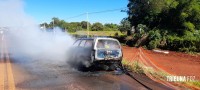 Condutor abandona veículo em chamas na Av. das Cataratas
