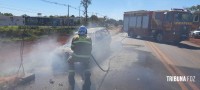 Condutor abandona veículo em chamas na Av. das Cataratas