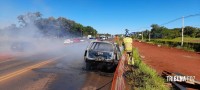 Condutor abandona veículo em chamas na Av. das Cataratas