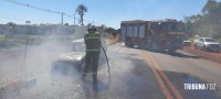 Condutor abandona veículo em chamas na Av. das Cataratas