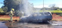 Condutor abandona veículo em chamas na Av. das Cataratas