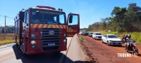Condutor abandona veículo em chamas na Av. das Cataratas